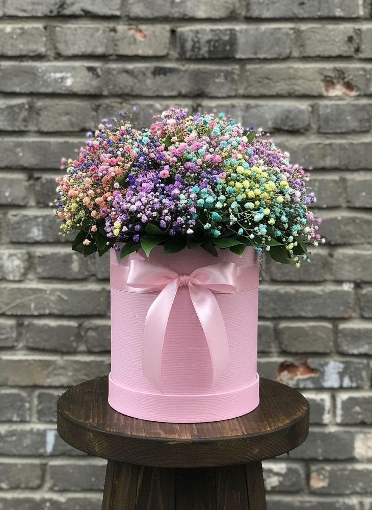 Цветочная композиция из Гипсофила и Розы в шляпной коробке в Ермаковской