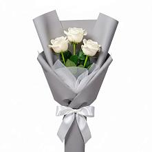 Букет 3 белые розы в Ермаковской