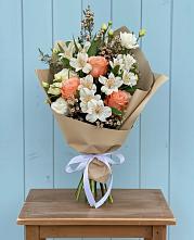 Букет цветов из:  Альстромерии, Лизиантусы, Розы и Хризантемы в Ермаковской
