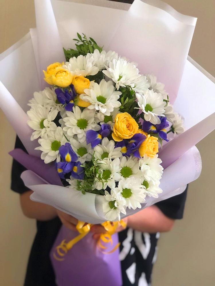 Букет цветов из: Ирисы, Хризантемы и Розы в Ермаковской