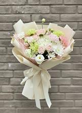 Букет цветов из:  Гвоздики, Розы, Лизиантусы и Хризантемы в Ермаковской