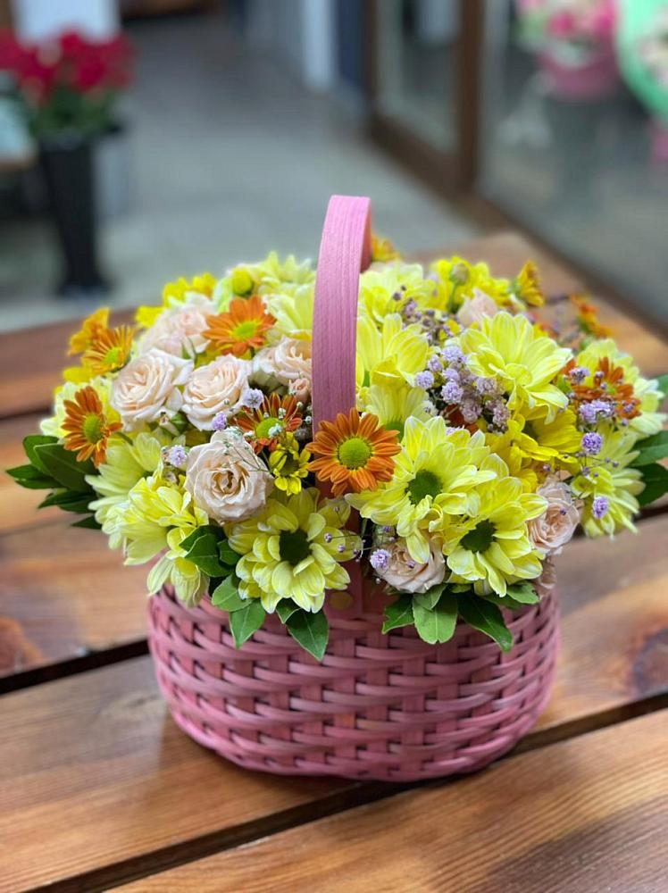 Цветочная композиция из Хризантемы и Розы в корзине в Ермаковской