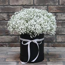 Цветочная композиция из Гипсофила в шляпной коробке в Ермаковской