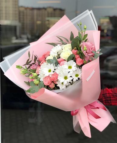 Букет цветов из: Розы, Лизиантусы и Хризантемы в Ермаковской
