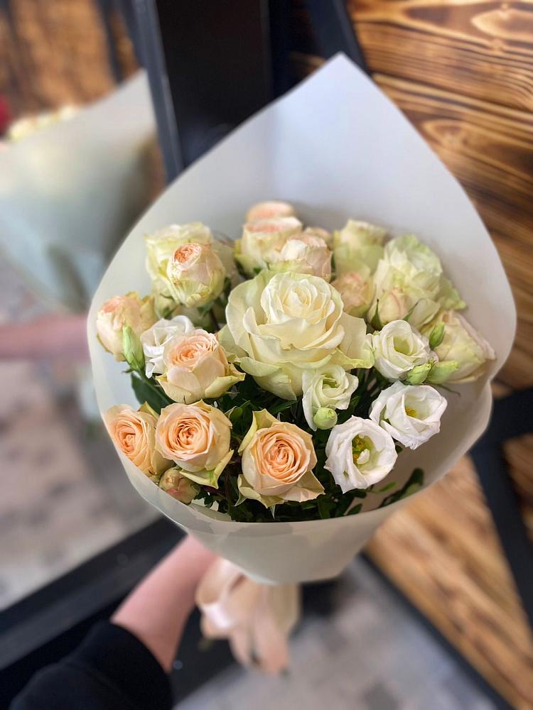 Букет цветов из: Розы и Лизиантусы в Ермаковской