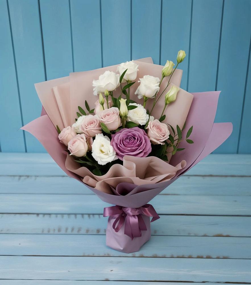 Букет цветов из: Розы и Лизиантусы в Ермаковской